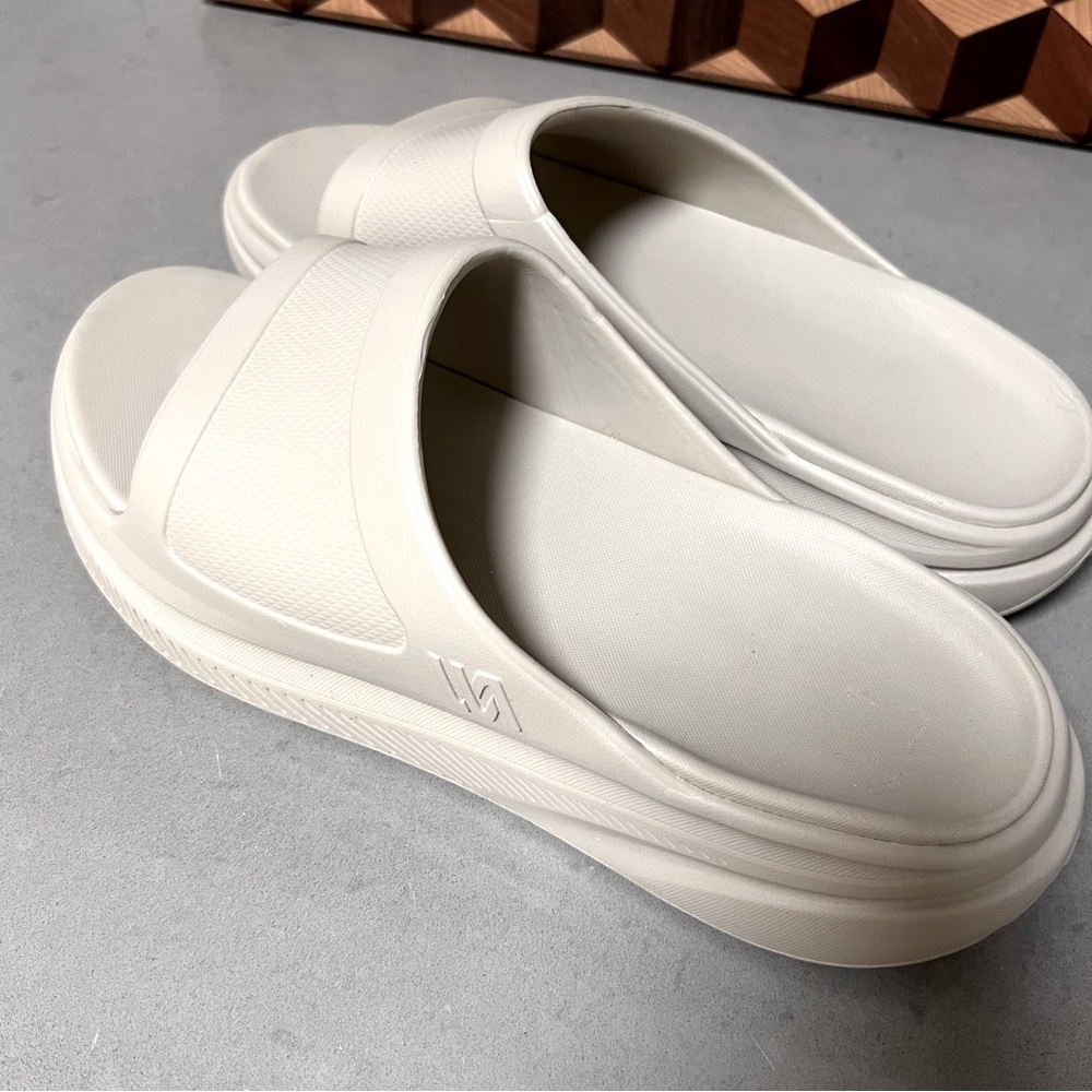 Brand New! Men’s VRST Recovery Slides, size 11, Stone color